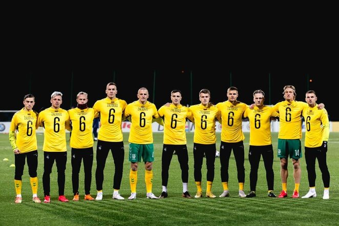 The Lithuanian soccer team pays tribute to Marius Žaliūkas Photo LFF