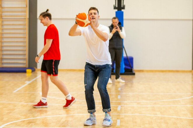Simas Jarumbauskas apsilankė SKM stovykloje | Sauliaus Čirbos nuotr. Simas Jarumbauskas apsilankė SKM stovykloje | Sauliaus Čirbos nuotr.