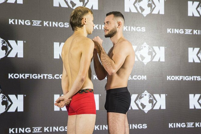 „KOK 84“ svėrimų ceremonija:Vitas Karosas ir Matas Pultaražinskas | Roko Lukoševičiaus/BNS Foto nuotr. „KOK 84“ svėrimų ceremonija:Vitas Karosas ir Matas Pultaražinskas | Roko Lukoševičiaus/BNS Foto nuotr.