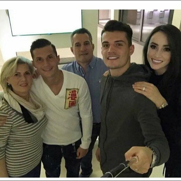 Xhakų šeima | Instagram.com nuotr Xhakų šeima | Instagram.com nuotr