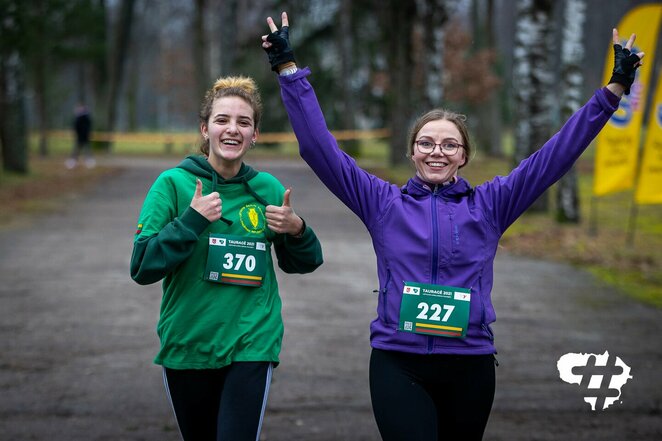 LBT bėgikai Lietuvos karių dieną paminėjo Tauragėje | Roko Lukoševičiaus nuotr. LBT bėgikai Lietuvos karių dieną paminėjo Tauragėje | Roko Lukoševičiaus nuotr.