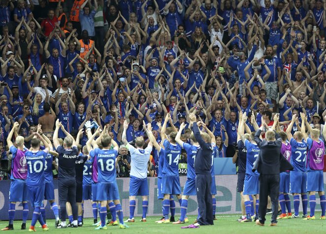 Islandijos futbolininkai ir jų gerbėjai | Scanpix nuotr.
