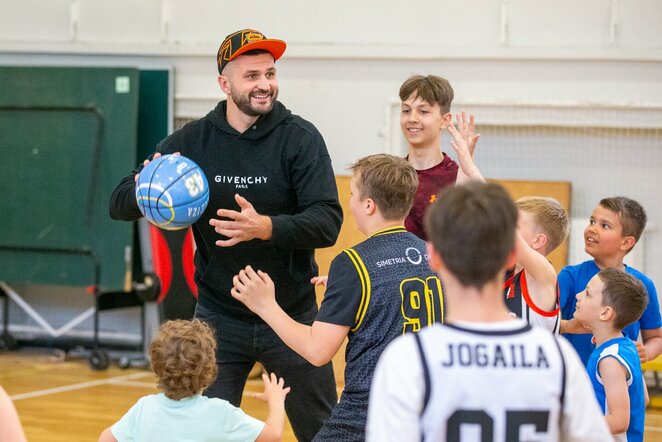 Linas Kleiza apsilankė SKM stovykloje | Sauliaus Čirbos nuotr.