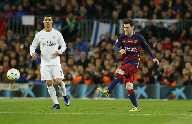 Cristiano Ronaldo (kair.) ir Lionelis Messi (deš.) | Scanpix nuotr.